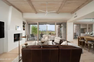 Photo #4: 6580829 Listing