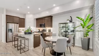 Photo #5: 6581116 Listing 