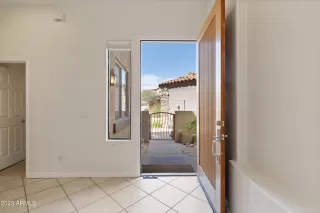 Photo #2: 6581827 Listing