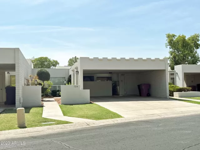 MLS: 6582387 Condo For Sale