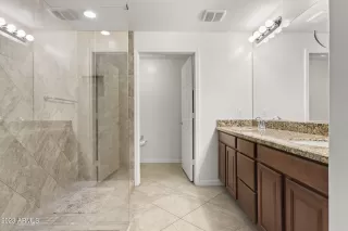 Photo #5: 6582650 Listing