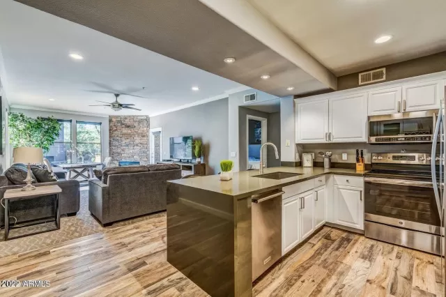 MLS: 6583972 Condo For Sale