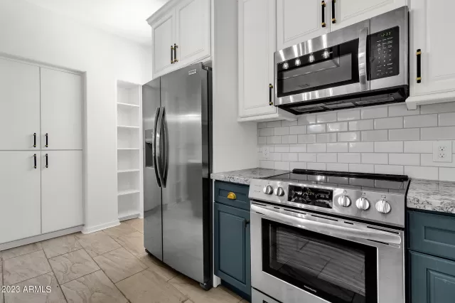 MLS: 6585819 Condo For Sale