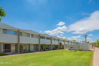 Photo #5: 6587500 Listing