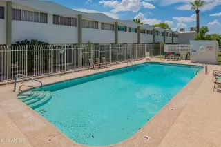 Photo #6: 6587500 Listing