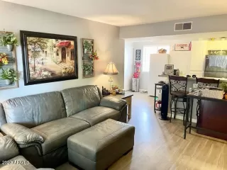 Photo #4: 6587501 Listing