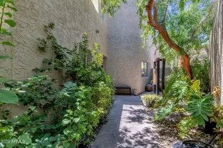 Photo #4: 6587750 Listing