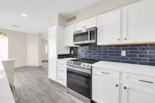 Photo #6: 6588417 Listing