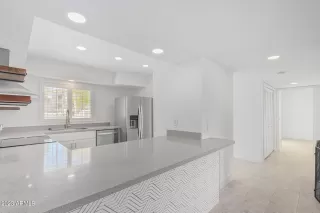 Photo #6: 6588651 Listing 