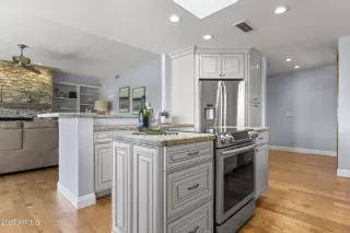 Photo #5: 6589822 Listing