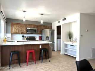 Photo #5: 6589947 Listing