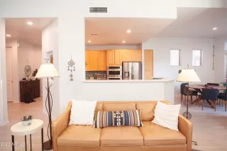 Photo #5: 6590245 Listing