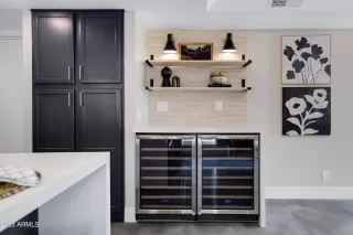 Photo #5: 6591400 Listing