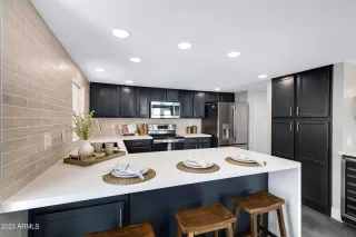 Photo #6: 6591400 Listing