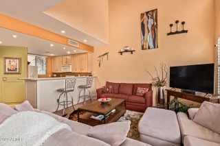 Photo #4: 6591560 Listing