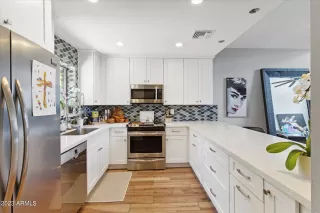 Photo #6: 6592291 Listing
