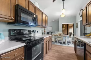 Photo #5: 6592997 Listing