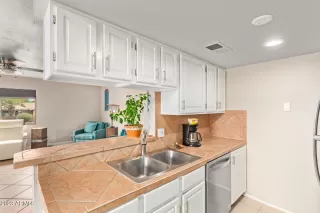 Photo #5: 6596167 Listing