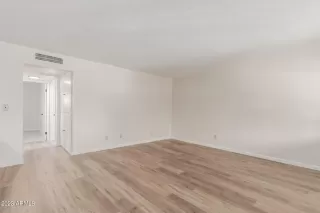 Photo #5: 6596330 Listing