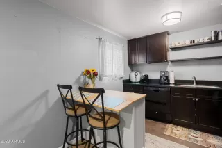 Photo #5: 6596639 Listing