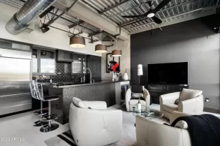 Photo #2: 6597293 Listing