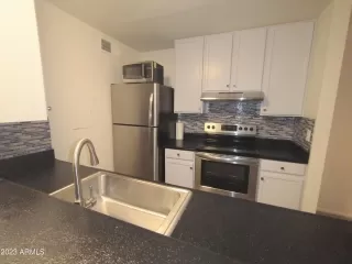 Photo #5: 6598344 Listing