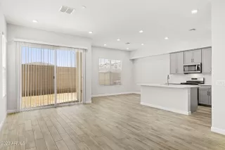 Photo #6: 6598900 Listing 