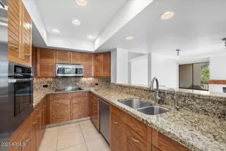 Photo #5: 6598956 Listing