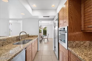 Photo #6: 6598956 Listing