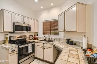 Photo #5: 6601794 Listing