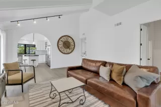 Photo #2: 6602773 Listing