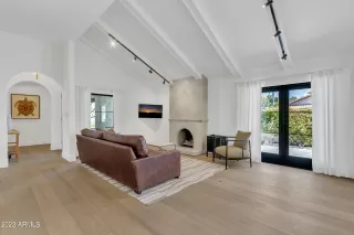 Photo #3: 6602773 Listing