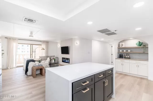 MLS: 6604622 Condo For Sale