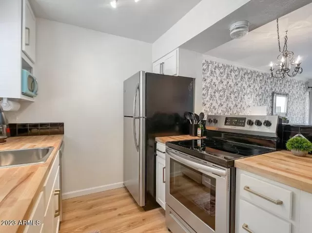 MLS: 6605777 Condo For Sale