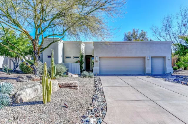 MLS: 6605901 Condo For Sale