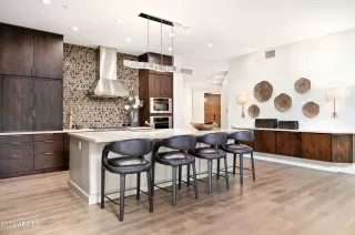 Photo #4: 6607745 Listing