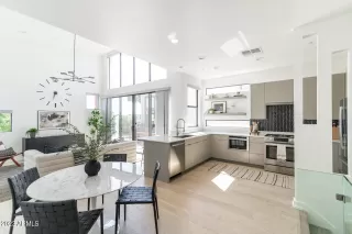 Photo #5: 6607776 Listing