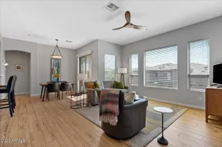 Photo #6: 6607842 Listing