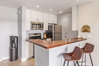 Photo #3: 6608577 Listing