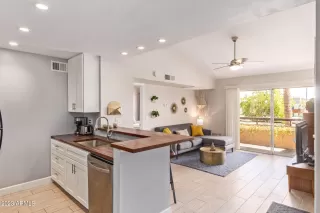 Photo #5: 6608577 Listing