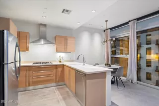 Photo #6: 6609605 Listing