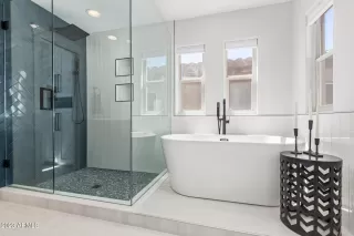 Photo #2: 6609869 Listing