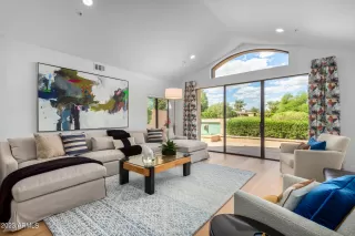 Photo #3: 6610159 Listing