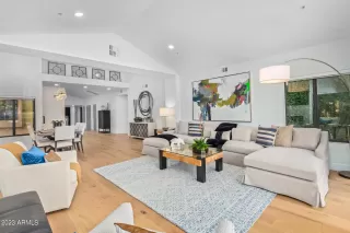 Photo #5: 6610159 Listing