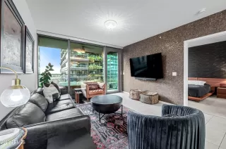 Photo #6: 6610798 Listing