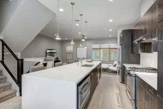 Photo #3: 6610983 Listing