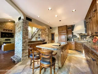 Photo #3: 6611887 Listing