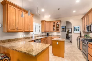 Photo #5: 6612685 Listing