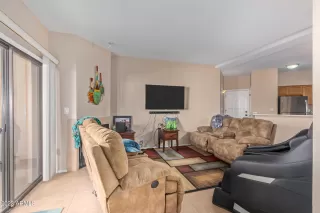 Photo #5: 6612730 Listing