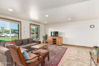 Photo #5: 6613127 Listing